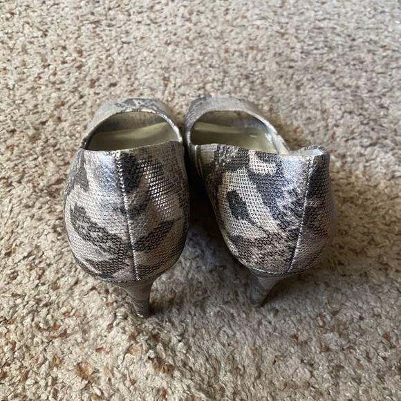 Snakeskin Pattern High Heels - Picture 5 of 6